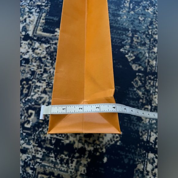 Louis Vuitton shopping bag-paper - Picture 5 of 5